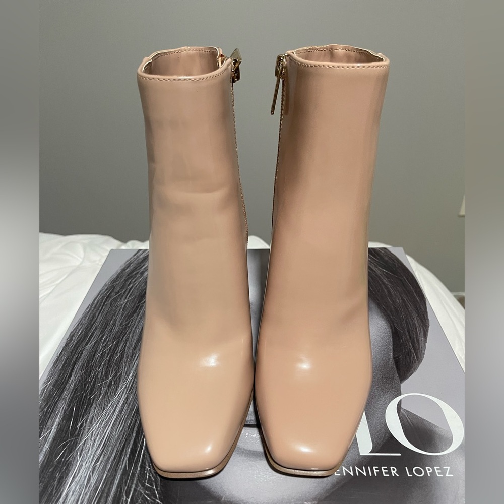 Jennifer Lopez Beige Heeled Boots